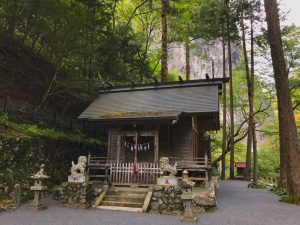 日原鍾乳洞の神社